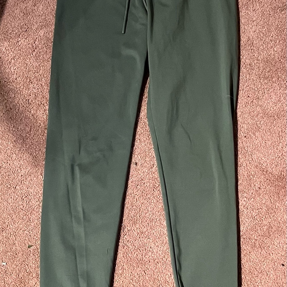 No Boundaries Green Leggings for Everyday Comfort
